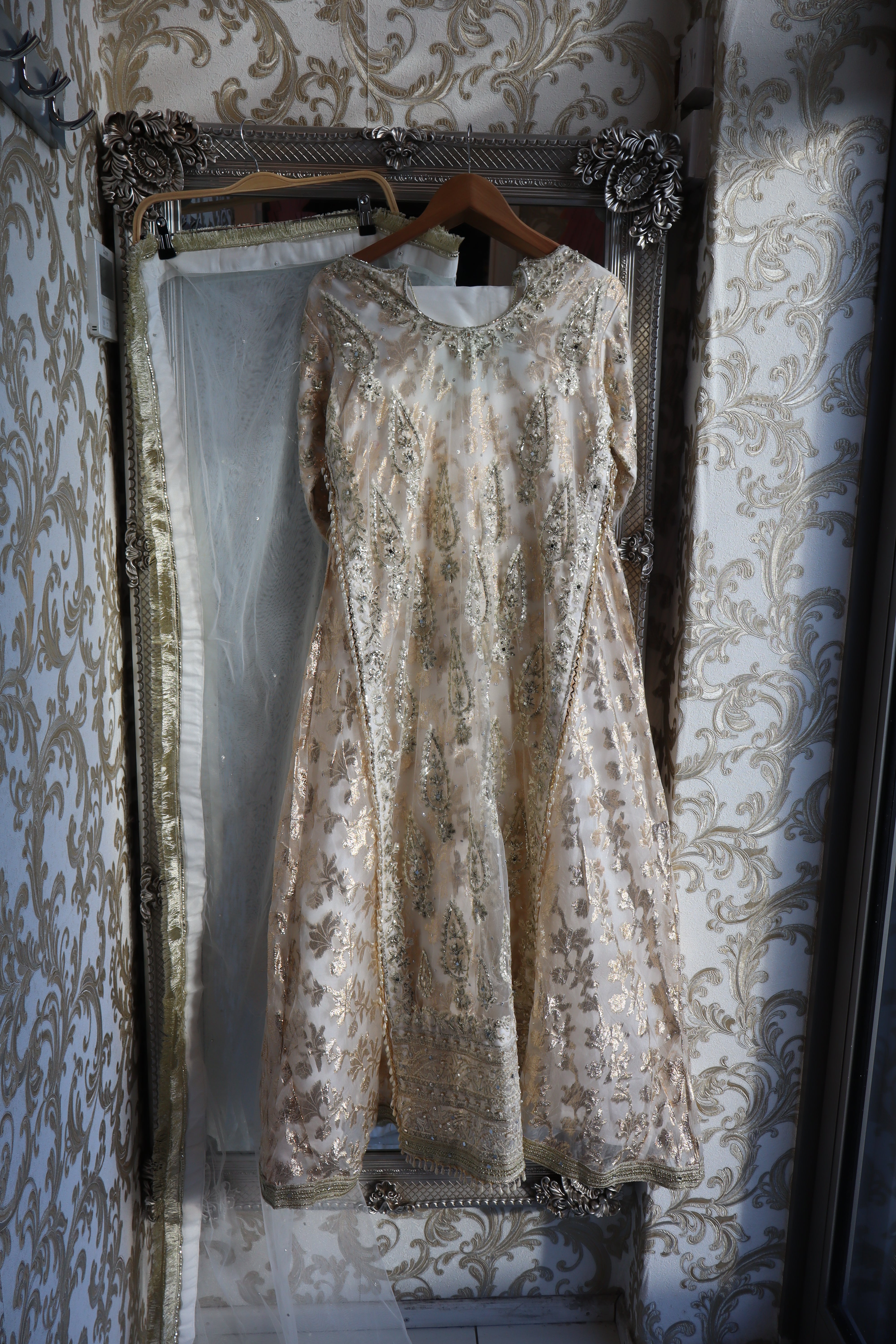 Middle Split Pearl Lace Gown / Shimmer Lining